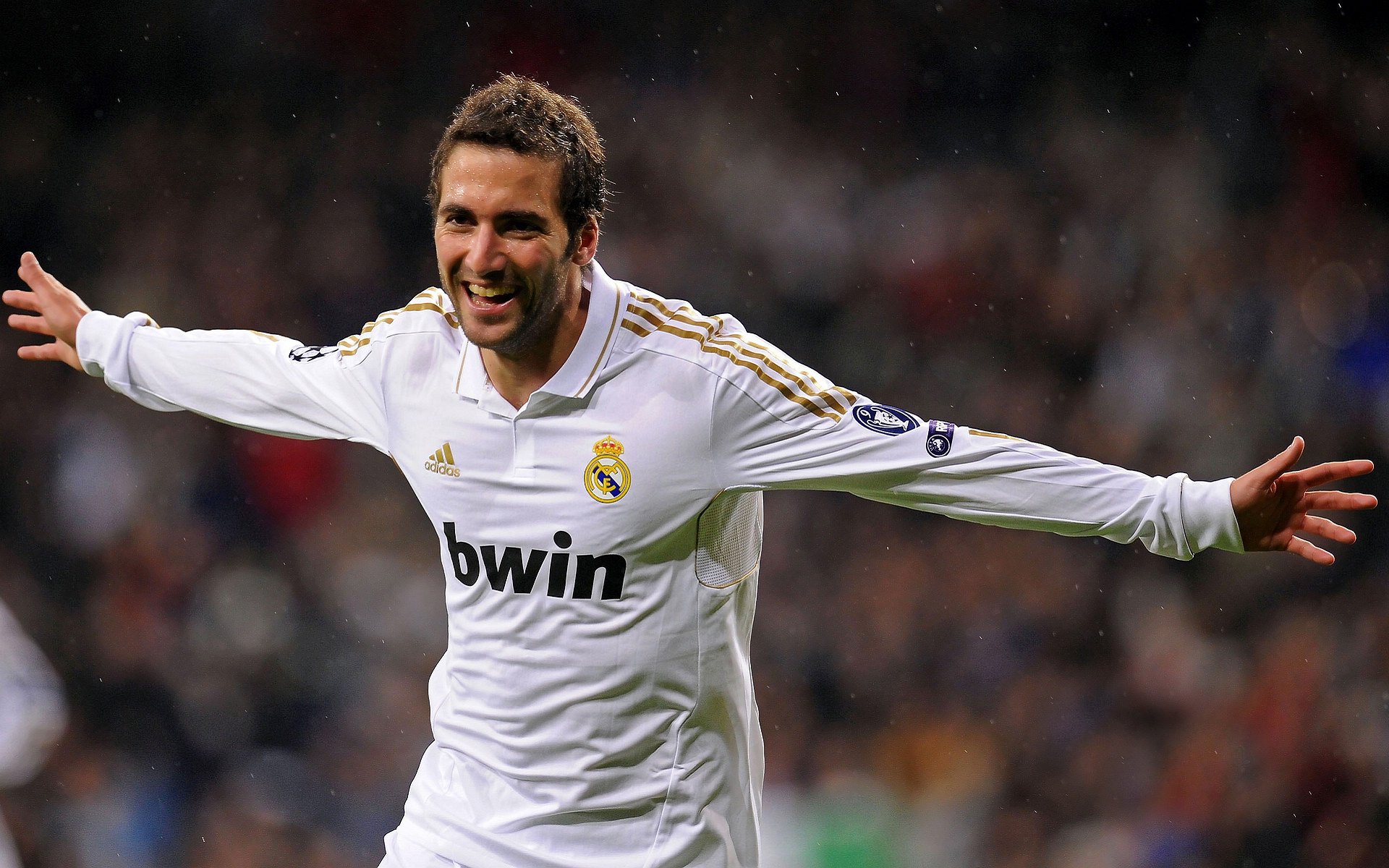 《年轻一代的电竞梦想：从校园到职业的转变》，一代电竞人青春结束了